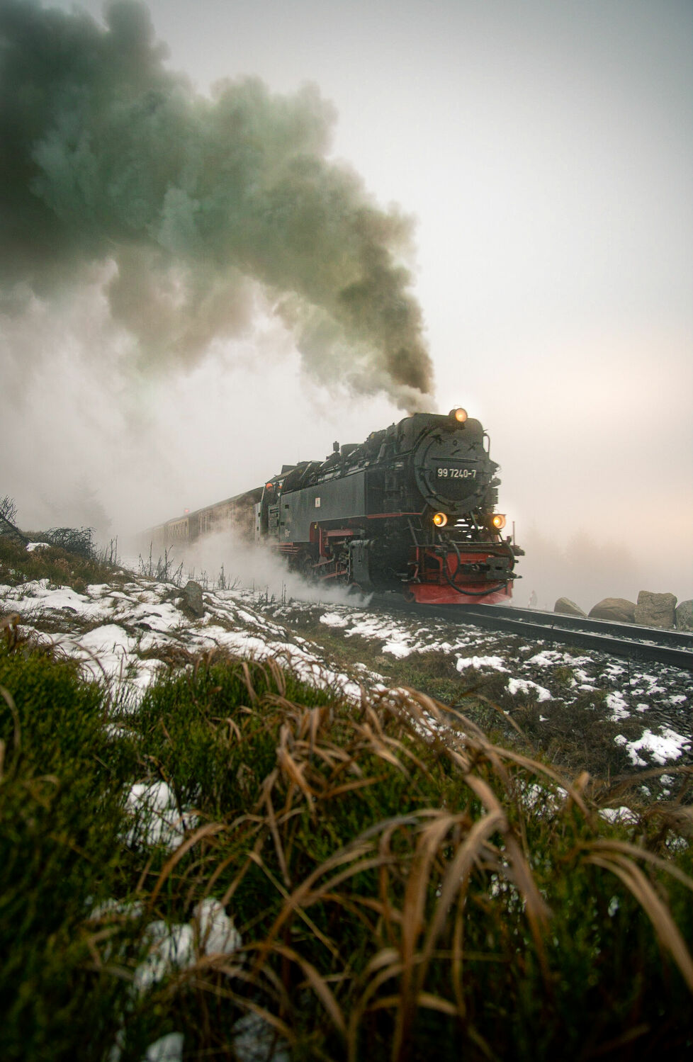 Bild mit Winter, Schnee, Nebel, Harz, Bahn, Dampf, Zug, Brocken, dampflok, Lokomotive