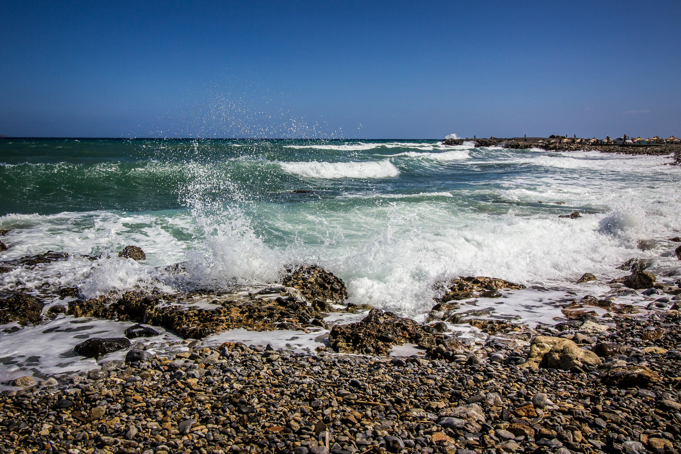 Bild mit Meerblick, Meer, Steine, Sonnenschein, Urlaubsfoto, Wassertropfen, Urlaubsstimmung, Wellengang, Wasserschaum