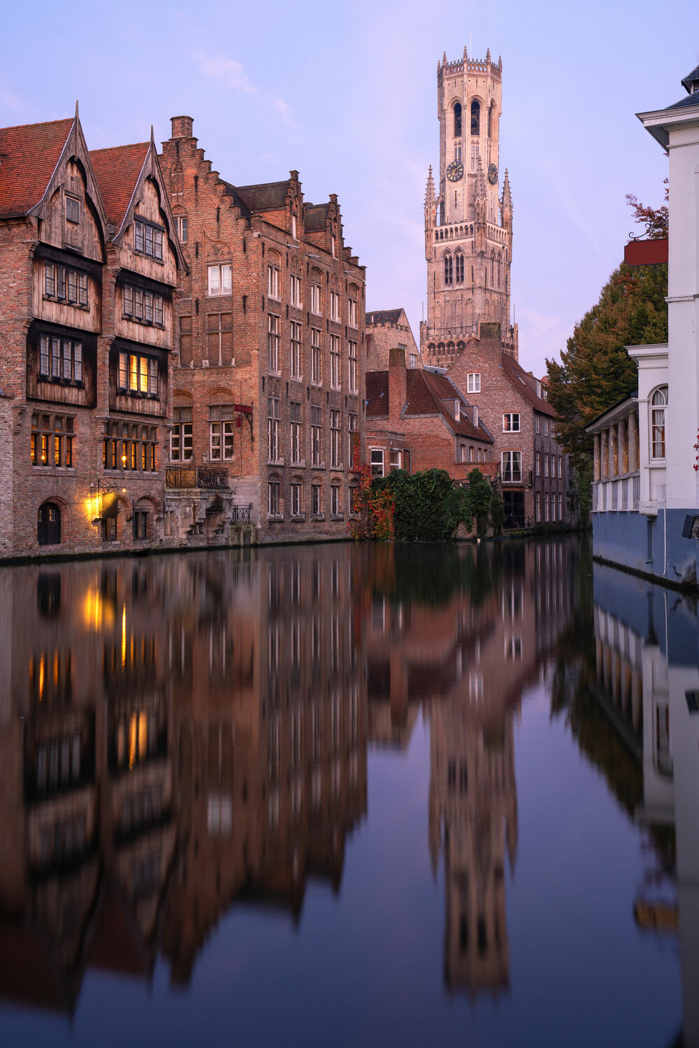 Bild mit Wasser, Architektur, Städte, Spiegelung, Reisen, Morgenstimmung, Tourismus, Belgien, Flandern, Brügge
