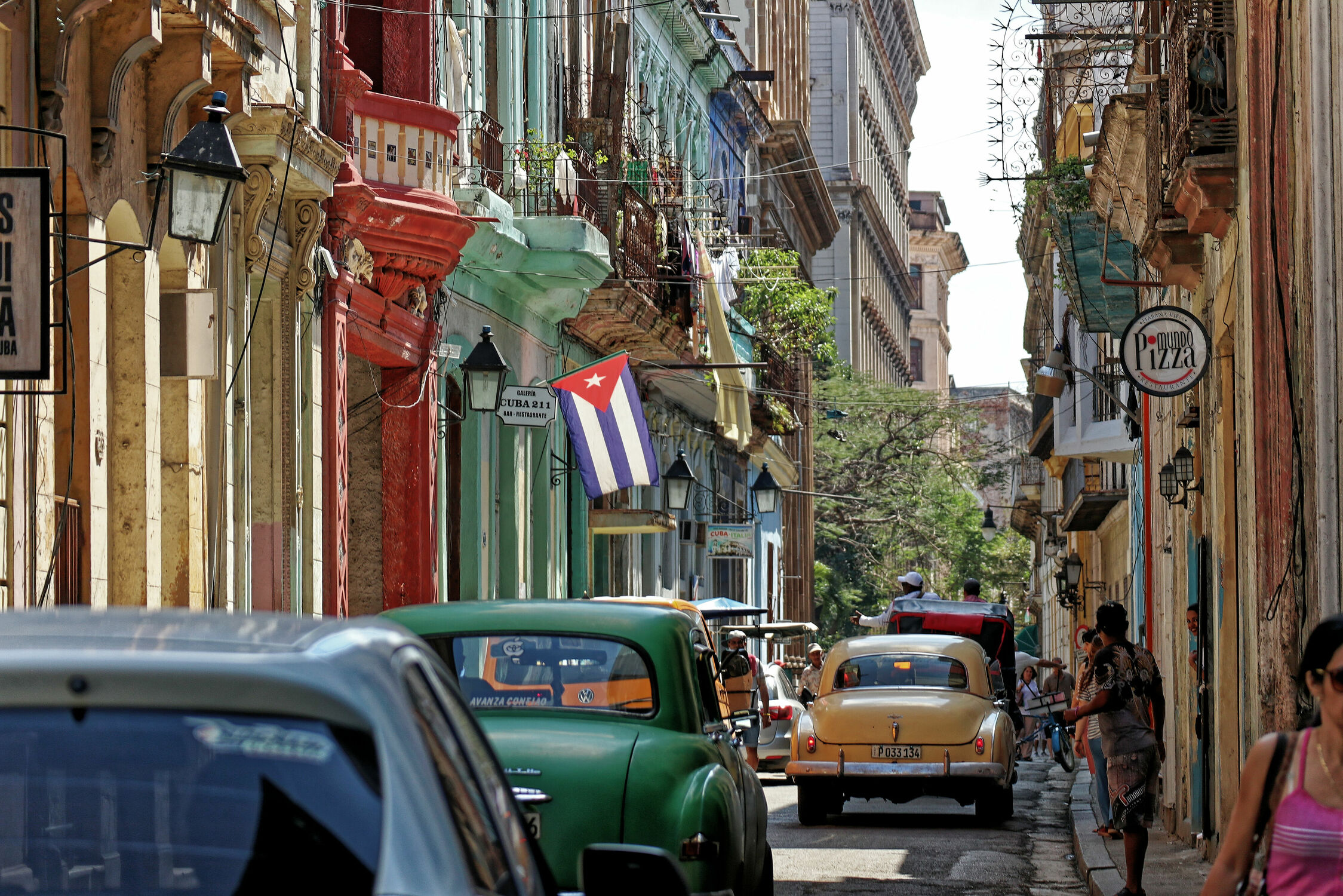 Bild mit Orte, Autos, Gebäude, Städte, Ferien, Städtereisen, leute, kuba, Havanna