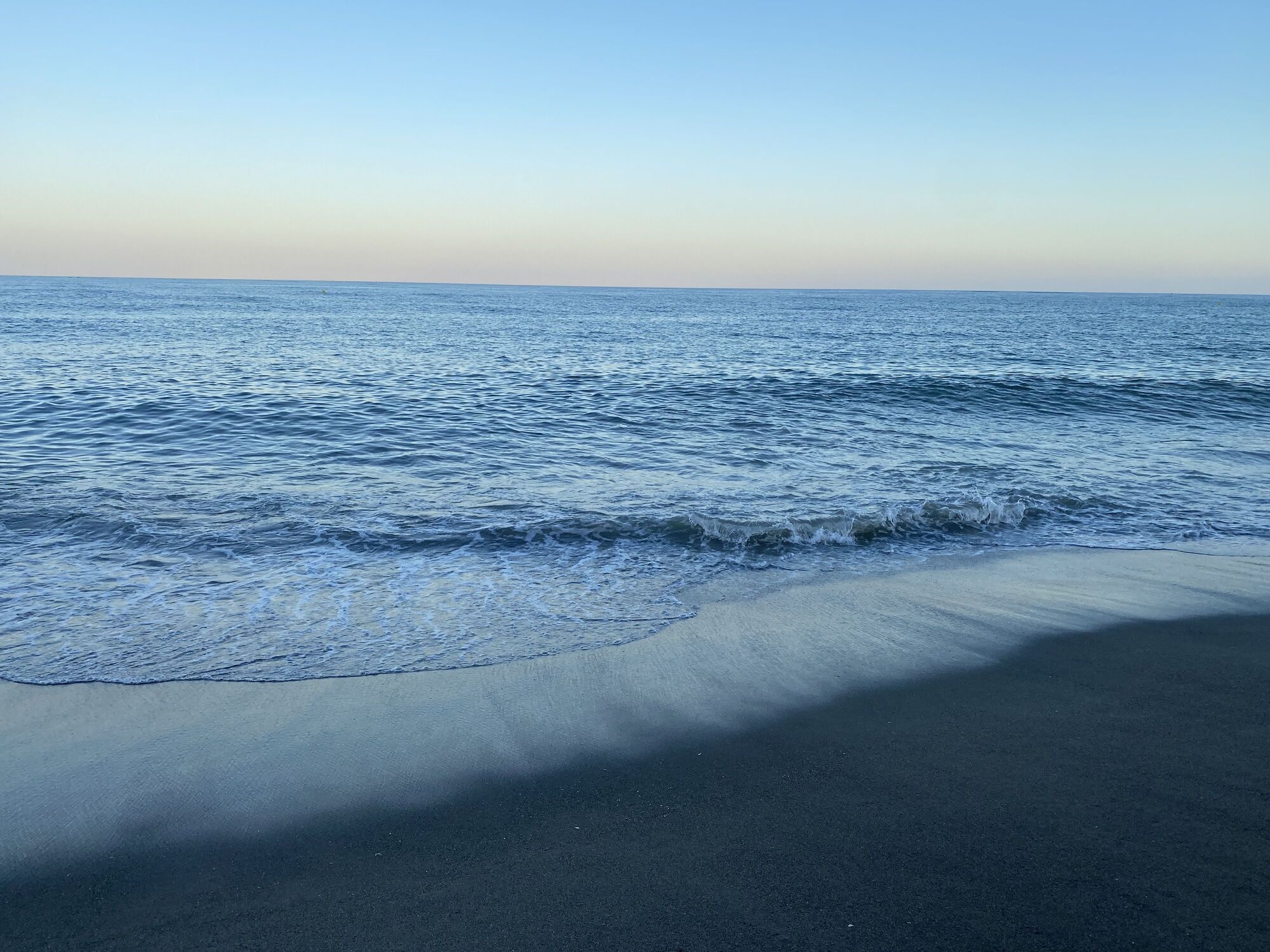 Bild mit Himmel, Wellen, Sand, Strand, Meerblick, Meer, Abendstimmung