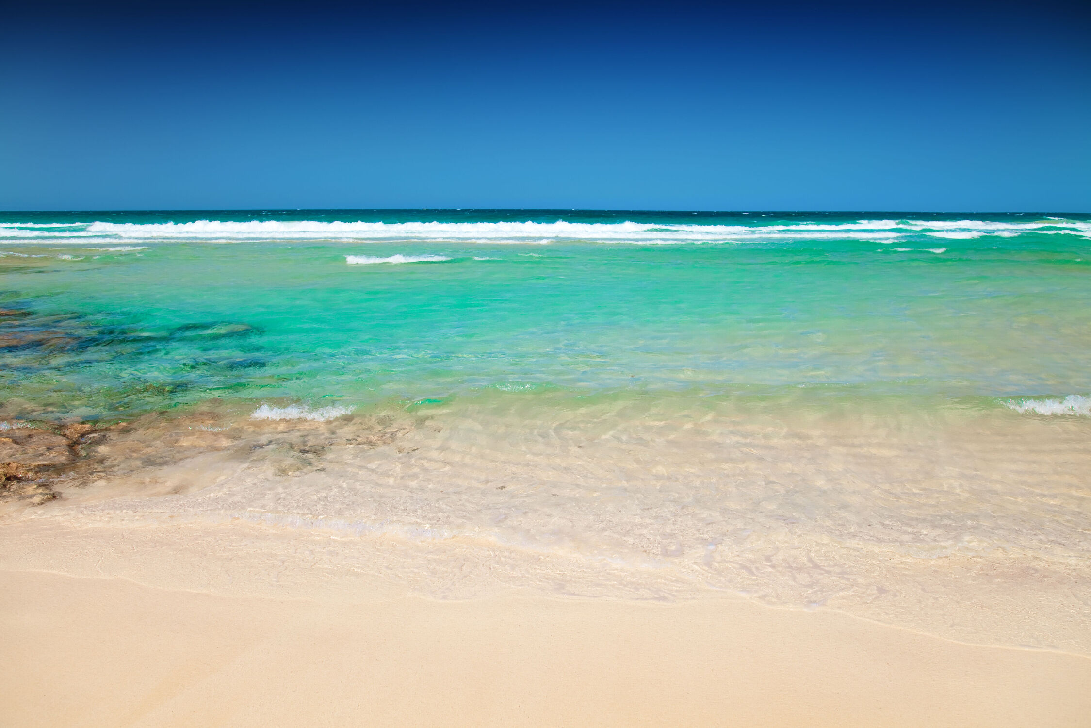 Bild mit Sand, Urlaub, Strand, Meer, Steine, Küste, Reise, Fuerteventura, Kanarische Inseln, Kanaren