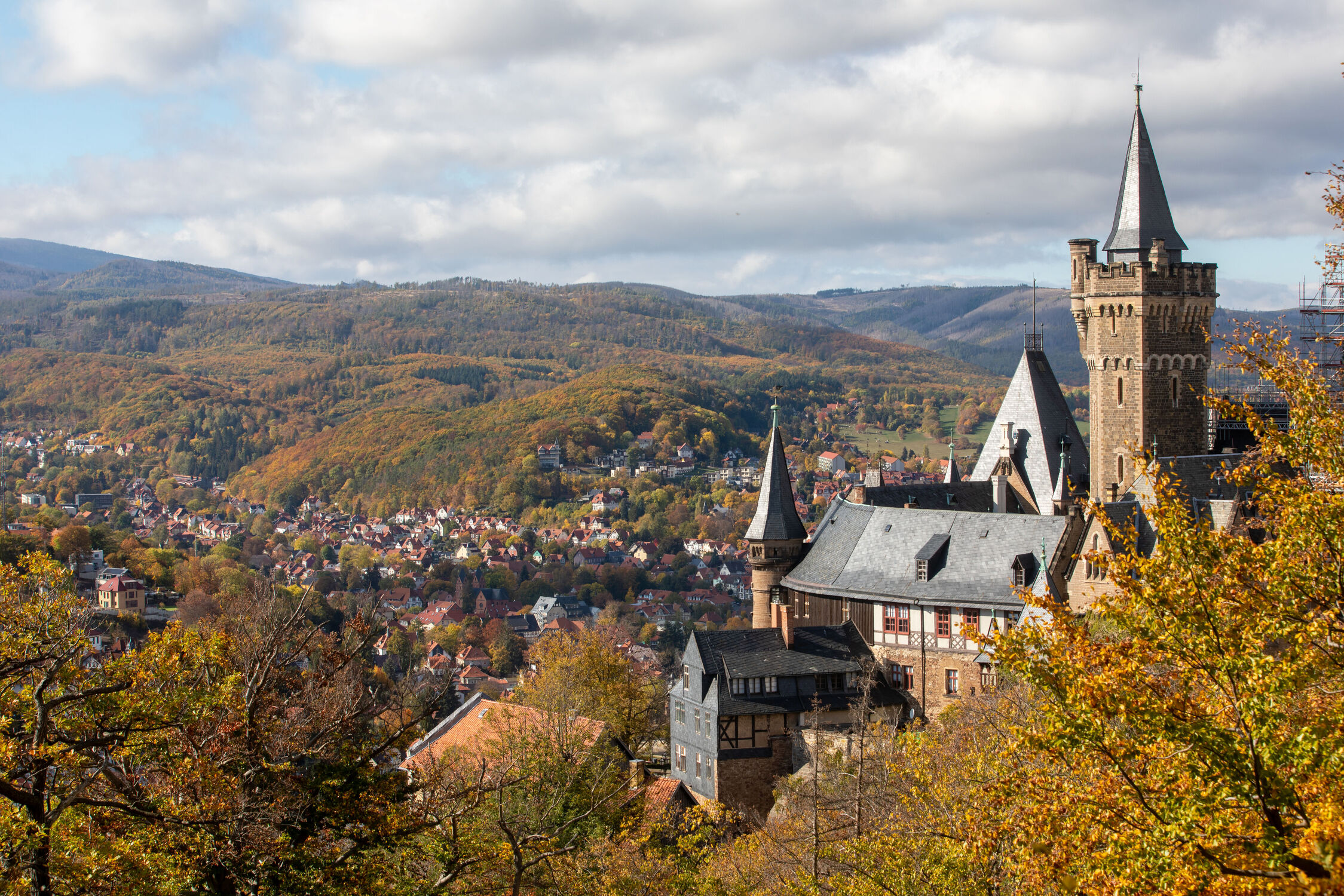 Bild mit Herbst, Schloss, Fachwerkhaus, Harz, Quedlinburg, goslar, sachsen anhalt, Wernigerode, Indian Summer