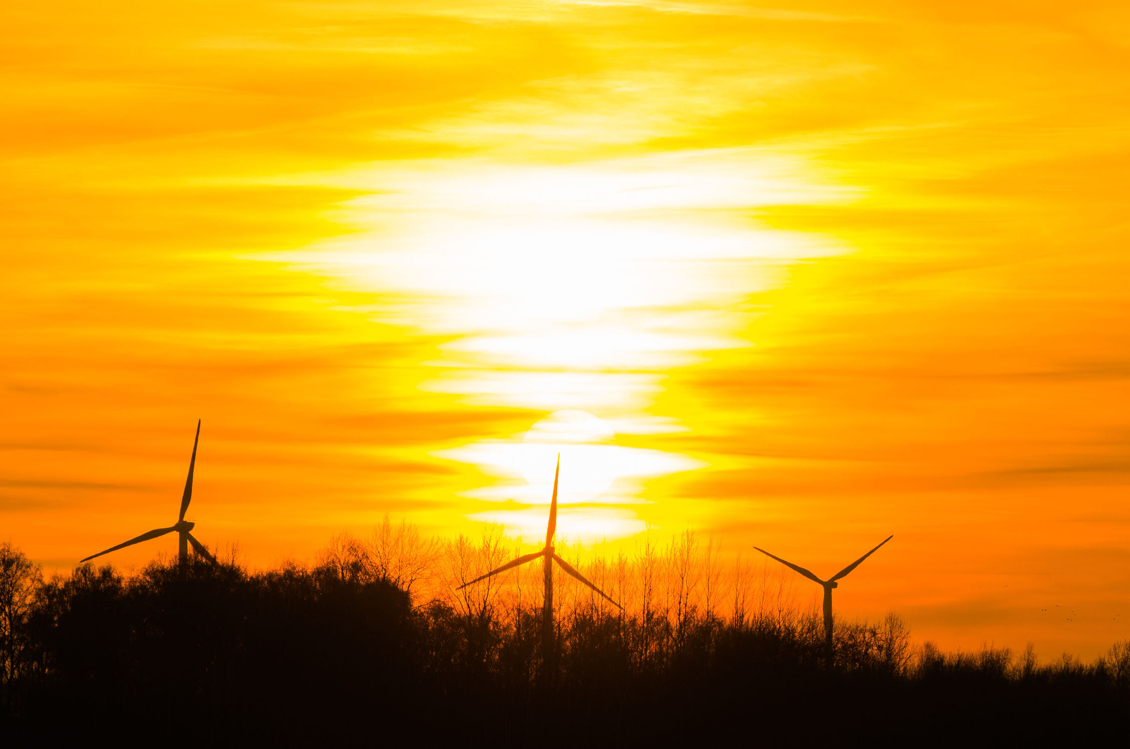 Bild mit Sonnenuntergang, Sonnenaufgang, Sonne, Sonnenenergie, alternativ, Energiegewinnung, Münsterland, Windkrafträder, Windkrafträder