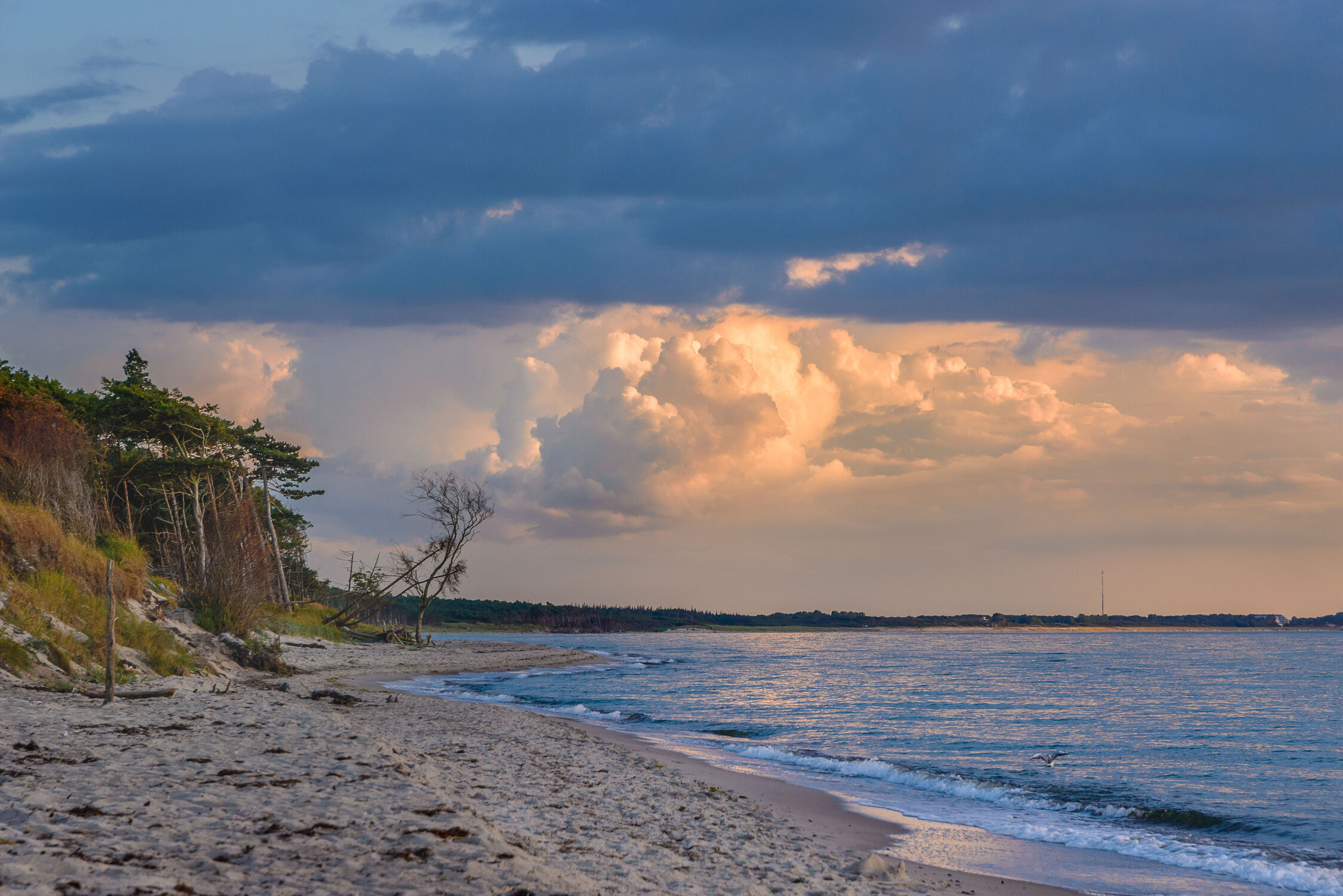 Bild mit Sonnenuntergang, Ostsee, Wolkengebilde, Abend am Meer, Abendstimmung, Ostseeküste, Darß, Darßer Weststrand, Fischland & Darß