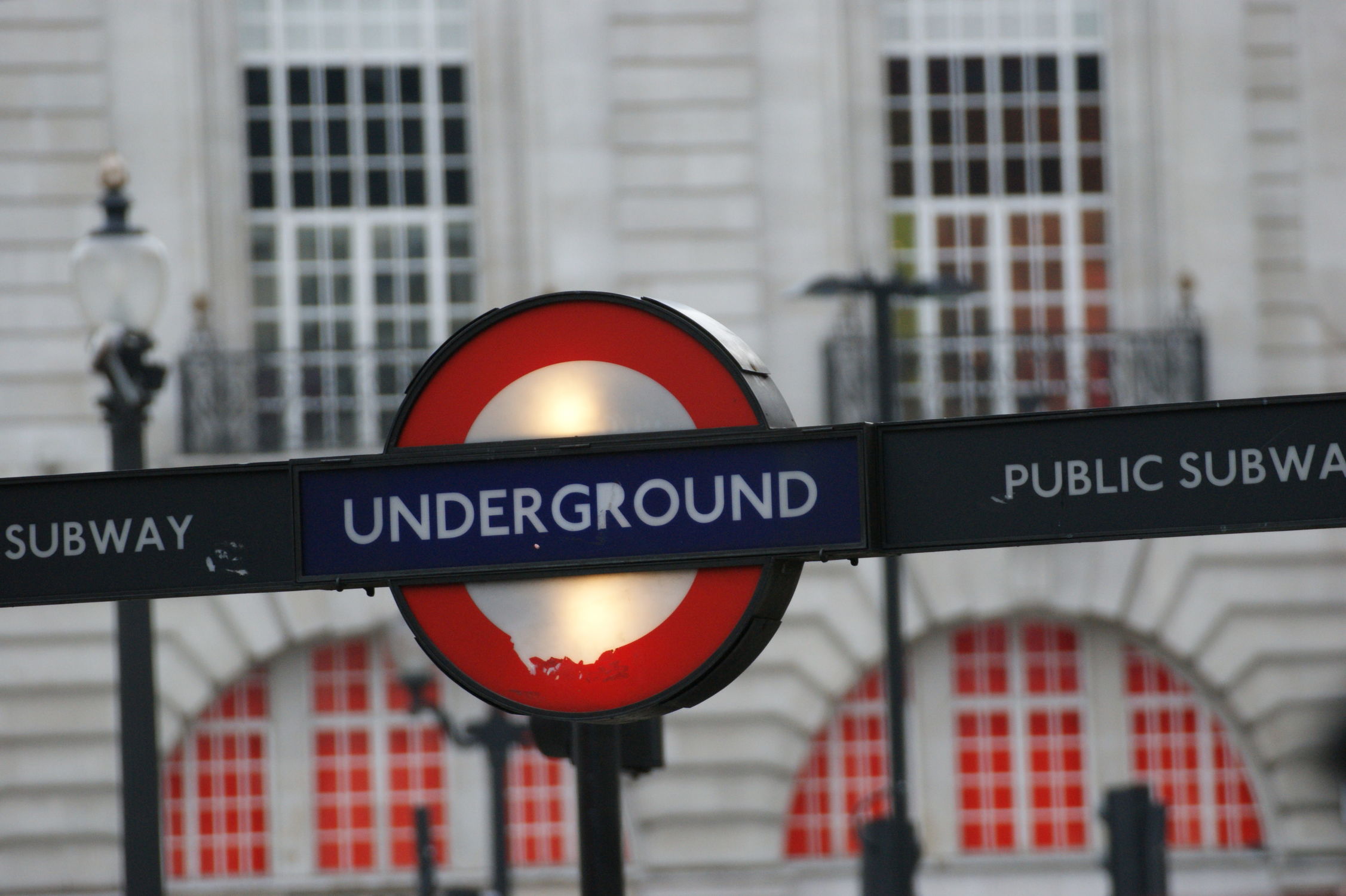 Bild mit London, subway, London Underground, sign, U Bahn