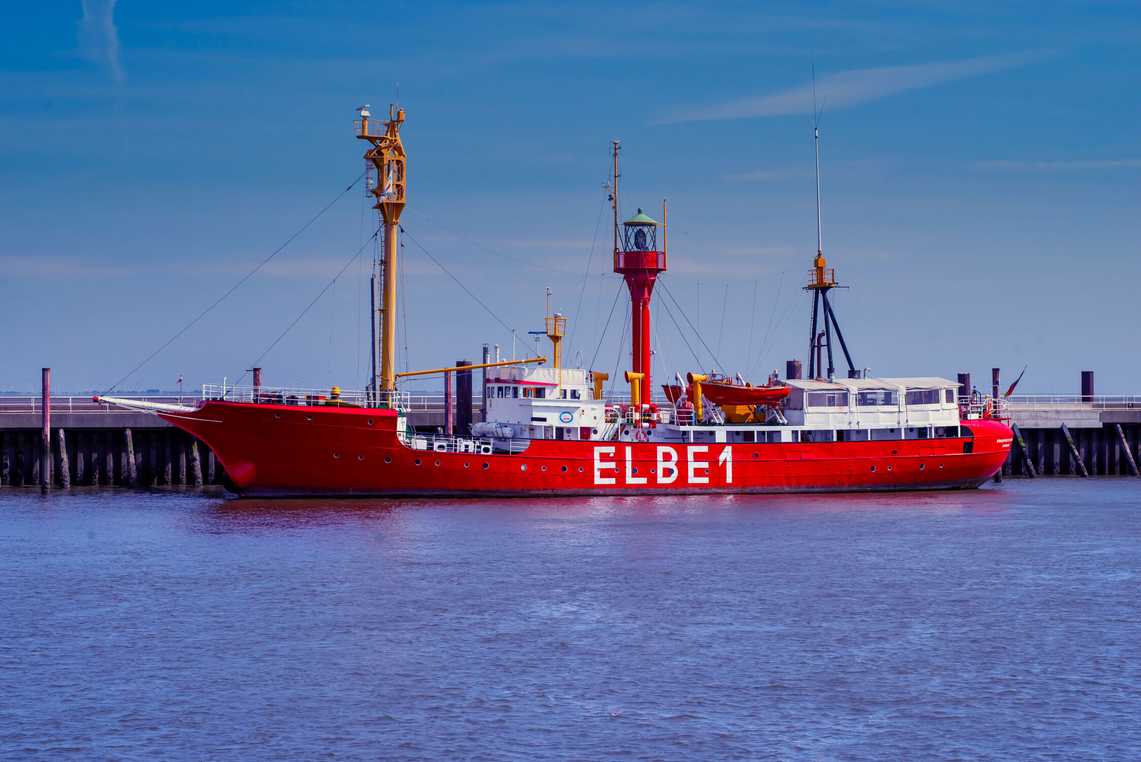 Bild mit Wasser, Rot, Häfen, Schiff, Nordsee, Denkmal, Historisch, Museumsschiff, Elbe 1