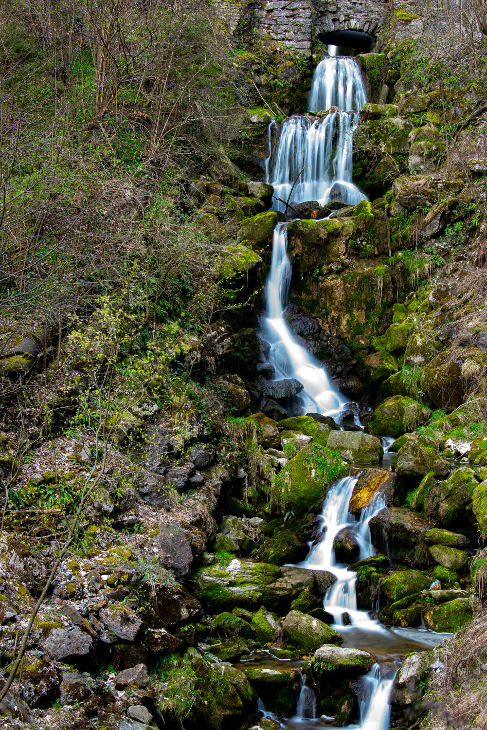 Bild mit Gewässer, Wasserfälle, Wasserfall, Gewässer im Wald, in den Bergen, water, Watersplash