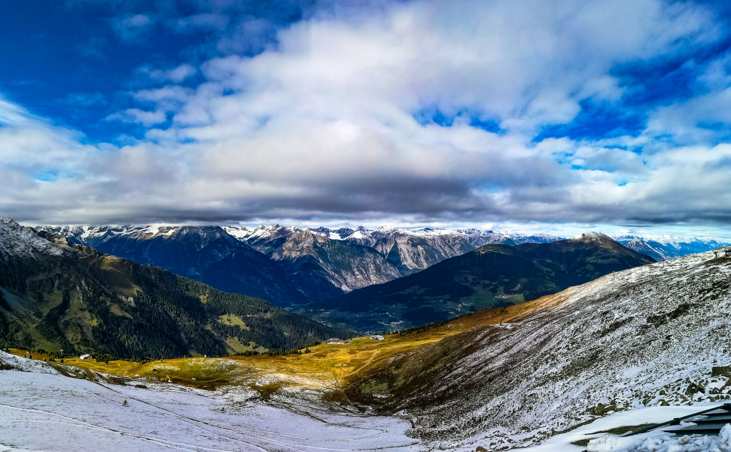 Bild mit Berge und Hügel, Alpen, Alpen Panorama, Wolkenhimmel, Gebirge