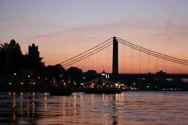 Bild mit Gewässer, Flüsse, Sonnenuntergang, Städte, Städte, Brücken und Bögen, Brücken, Abendlicht, Fluss, Abendstimmung