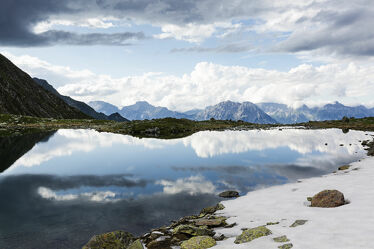 Bild mit Natur, Wasser, Berge, Gewässer, Alpen, Alpenland, Wasserspiegelung, Reflektionen im Wasser, Alpsee