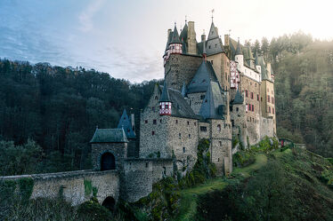 Bild mit Berge, Bäume, Sonnenuntergang, Sonnenaufgang, Schloss, Wald, Burg, Gegenlicht, Historische Gebäude, Burg Eltz