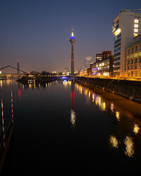 Bild mit Wasser, Architektur, Häfen, Spiegelung, turm, Nacht, Düsseldorf, Medienhafen, NRW