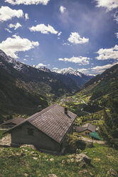 Bild mit Bergdörfer, Steine, Wolkenblick, Naturlandschaften, in den Bergen, Schnee in den Bergen, Schweiz, Berglandschaft, schweizer alpen, Bergpanorama