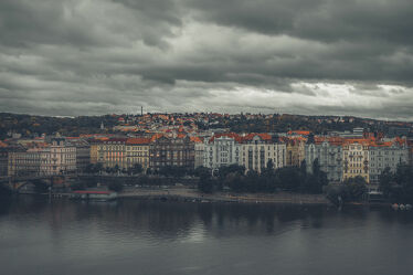 Bild mit Stadt, Stadtansichten, Stadt Impressionen, Hauptstadt, grau, Regenschauer, Regenwolken, Prag