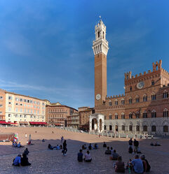 Bild mit Italien, Sommer, Reisen, Toskana, Palazzo Pubblico, Piazza del Campo, Siena, seheswürdiglkeit