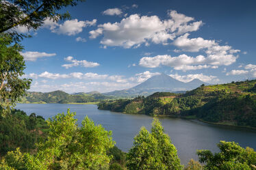 Bild mit Natur, Landschaften, Gewässer, Seen, Panorama, Reisen, Naturlandschaften, Afrika, Tourismus, Uganda