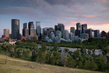 Bild mit Architektur, Städte, Panorama, Reisen, Skyline, Abendstimmung, Tourismus, Nordamerika, Kanada, Calgary