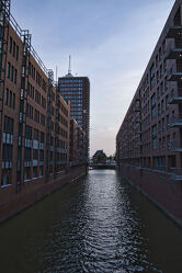 Bild mit Wasser, Architektur, Elbe, Hamburg, Hamburger_Hafen, Speicherstadt