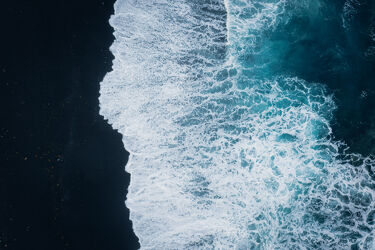 Bild mit Wasser, Sand, Strand, Meer, Ocean, Lanzarote, türkisblaues Wasser, schwarzer Strand, blaues meer