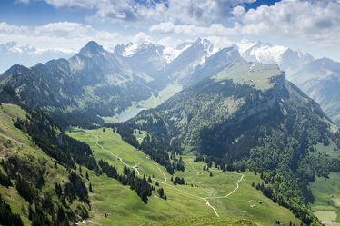 Panoramaansicht Alpstein Massiv mit Sämtisersee