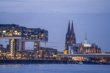 Bild mit Deutschland, Köln, Abenddämmerung, Rhein, kölner dom, Westfalen, Nordrhein, Kranhäuser