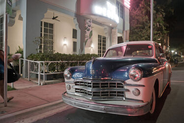 Bild mit Oldtimer, Art Deco, USA, florida, Auto, Nachtaufnahme, miami, Miami Beach, Dodge, Everglades