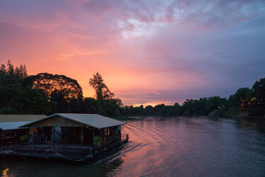 Bild mit Natur, Sonnenuntergang, Landschaft, Wildnis, Dschungel, Strom, Flussufer, Thailand, Bootsfahrt, Fluss Kwai