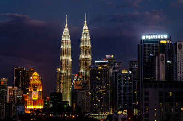 Bild mit Städte, Skylines & Hochhäuser, Nacht, kuala lumpur, malaysia, Hochhäuser, Lichter, Nachtaufnahme, Chow Kit