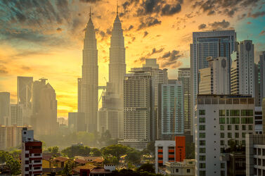 Bild mit Stadt, Skylines & Hochhäuser, kuala lumpur, malaysia, bewölkt, Hochhäuser, Morgengrauen