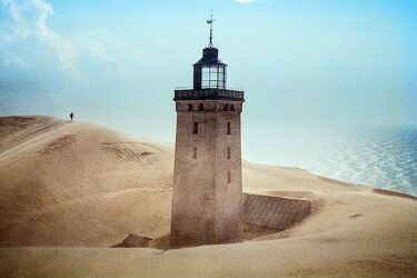 Bild mit Sand, Strand, Meer, Düne, Küste, Mensch, Leuchtturm, Dänemark, Einsam