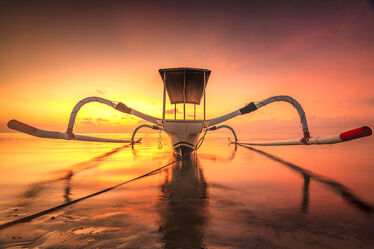 Bild mit Sonnenaufgang, Strand, boot, Landschaftsfotografie, Fischerboot, bali, Indonesien, Traditionell, Jukung, Sanur