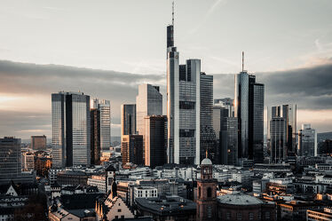 Skyline Frankfurt im Metallook, Stadt