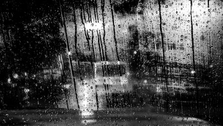 Bild mit Autos, Regentropfen, Nacht, Regen, schwarzweiss
