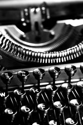 Bild mit Schreibmaschine, VINTAGE, schwarz weiß, SW, Schreibmaschinentasten, Tasten, Taste, Maschine, Tastatur, Schreiben