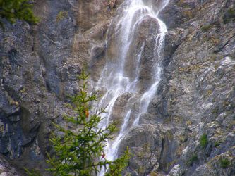 Gebirgs-Wasserfall