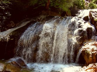 Bild mit Wasserfälle