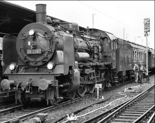 Bild mit Lokomotiven, schwarz weiß, alt, Bahn, SW, Früher, Bahnen, dampflok, lok