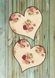 Zwei Herzen mit Rosen motiv auf rustikalen grün melierten Holz,im Shabby Chic style.