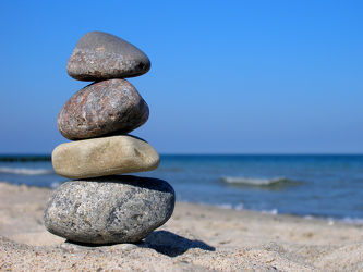 Bild mit Wasser, Sand, Strand, Strand, Ostsee, turm, Symbol, Symbol, Kiesel, steinstapel, steinturm, stapel