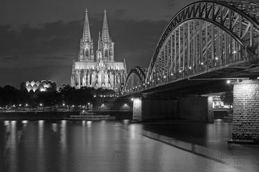 Kölner Dom und Hohenzollernbrücke in schwarz-weiÃ?