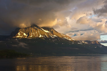 Berg in Wolken in Norwegen