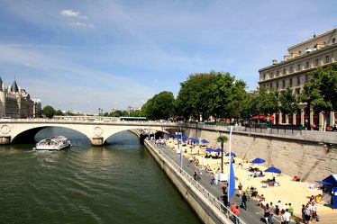 Strandvergnügen am Seine-Ufer in Paris