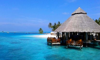 Bild mit Sonnenuntergang, Palmen, Sonne, Meer, Paradies, Blaues Wasser, Entspannung, Malediven, ozean, Indischer Ozean, Traumstrand, weißer Sand, Pavillon