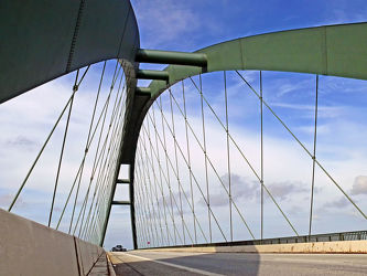 Bild mit Autos, Brücke, Verbindung, Verkehr, Fehmarn, Fehmarnsundbrücke, Festland