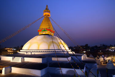 Bild mit Nacht, asien, Großstadt, Gebetsfahnen, Buddhisten, Tibet, Pilger, Nepal, Kathmandu, Bodnath Stupa