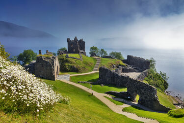 Bild mit Burg, See, Schottland, Morgenstimmung, ruine, Castle, morgennebel, Urquhart Castle, Loch Ness, schottische highlands