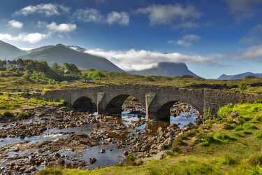 Bild mit Brücke, Bach, Schottland, Gebirge, Historisch, Fluss, Isle of Skye, Sligachan, Cuillin Hills, Steinbrücke
