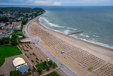 Bild mit Sand, Struktur, Strand, Strandkörbe, Ostsee, Meer, Ruhe, Entspannung, Erholung, Ordnung