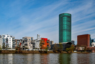 Bild mit Wasser, Himmel, Architektur, Gebäude, Stadt, hochhaus, Fluss, main, frankfurt, Geripptes
